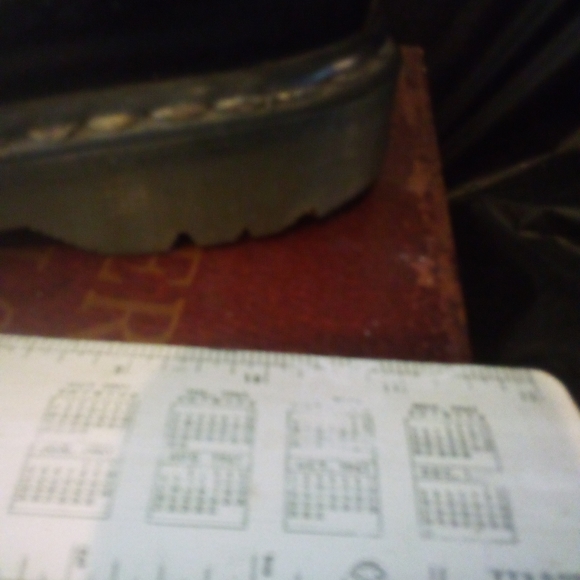 Dr. Martens Mens USA 8  Ladies 9  Run Large Black and White Oxford Shoes - Picture 5 of 14